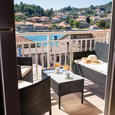 & Sunshine Πανσιόν Vela Luka