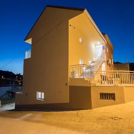 Guest house & Sunshine Vela Luka